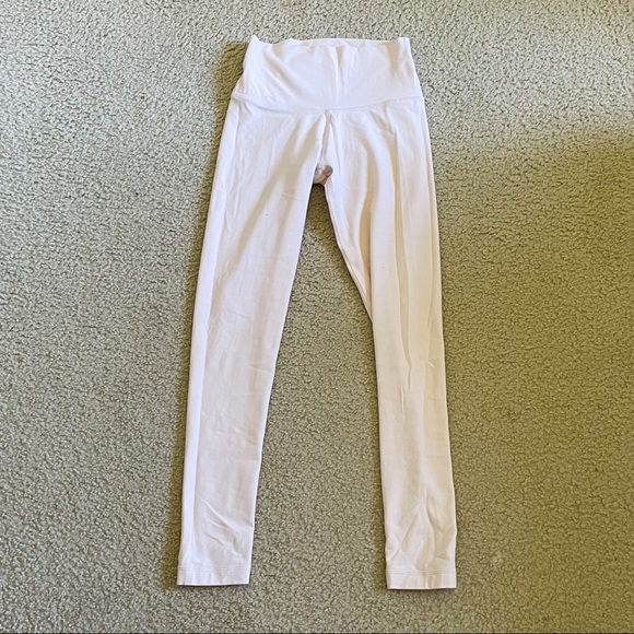Aritzia Pants - Aritzia - TnaBUTTER Atmosphere Hi-Rise Leggings
in Poetic Pink Sz XS EUC